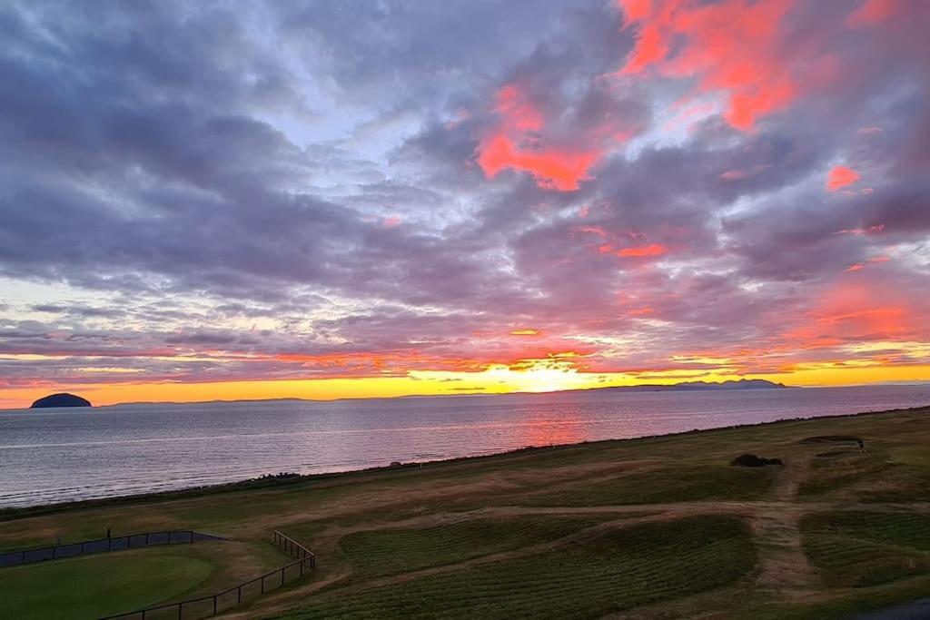 Girvan - Sea View Beach Access Apartment Eksteriør bilde