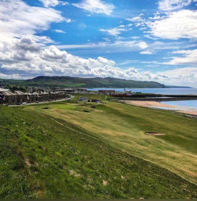 Girvan - Sea View Beach Access Apartment Eksteriør bilde