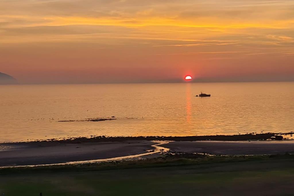 Girvan - Sea View Beach Access Apartment Eksteriør bilde