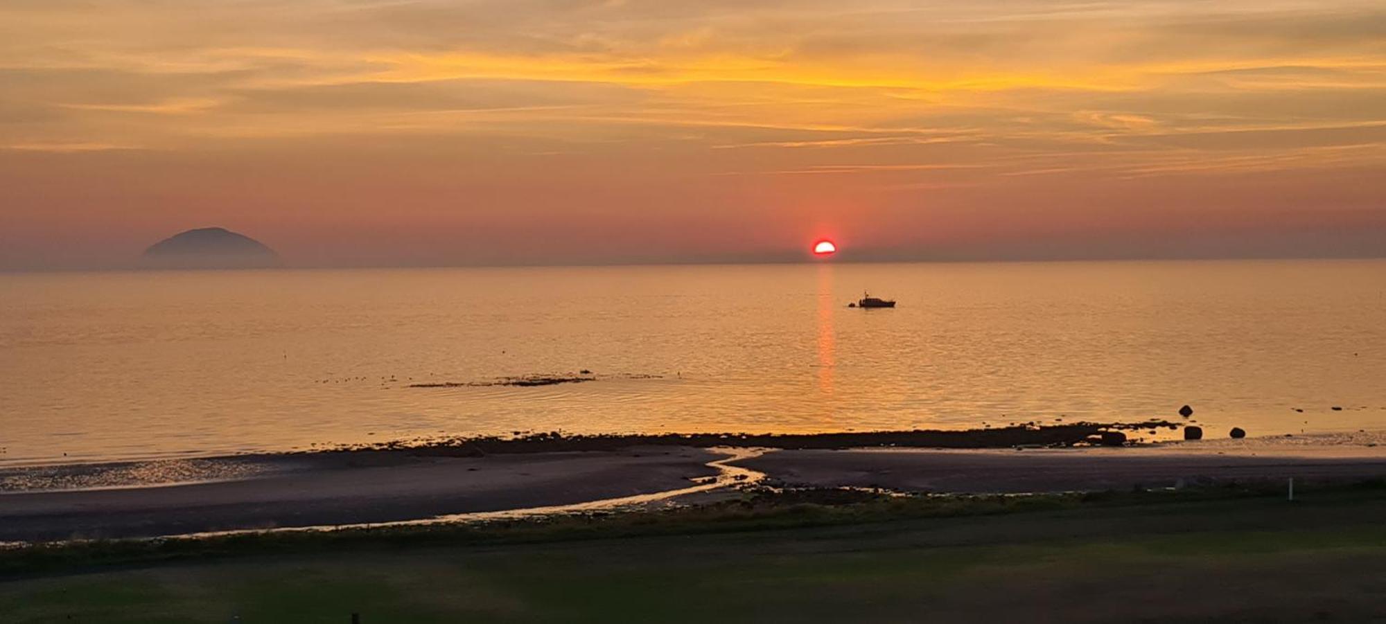 Girvan - Sea View Beach Access Apartment Eksteriør bilde