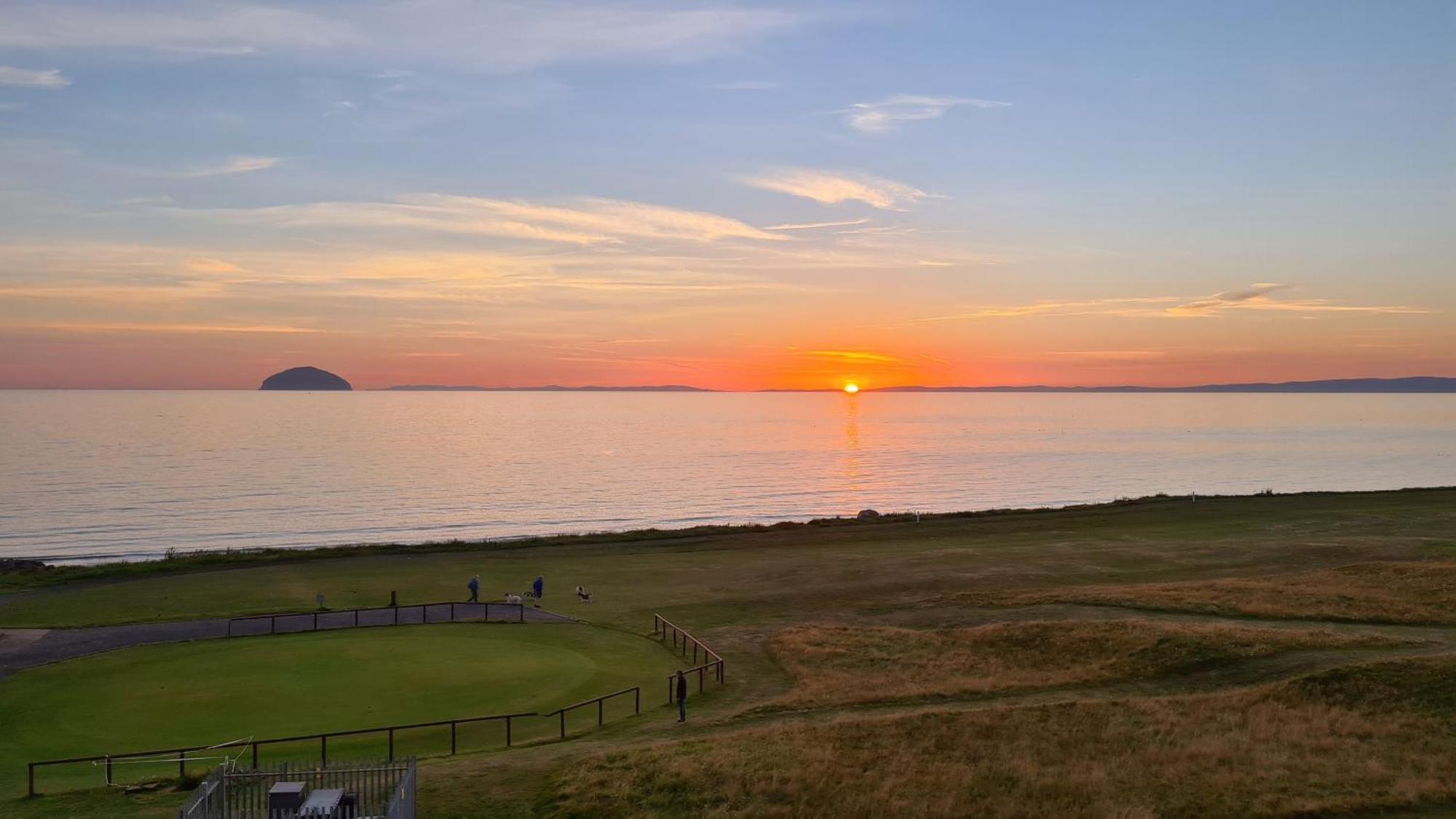 Girvan - Sea View Beach Access Apartment Eksteriør bilde